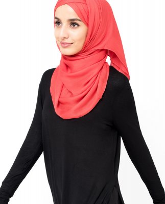 InEssence - Poinsetta Viskos Hijab från Silk Route